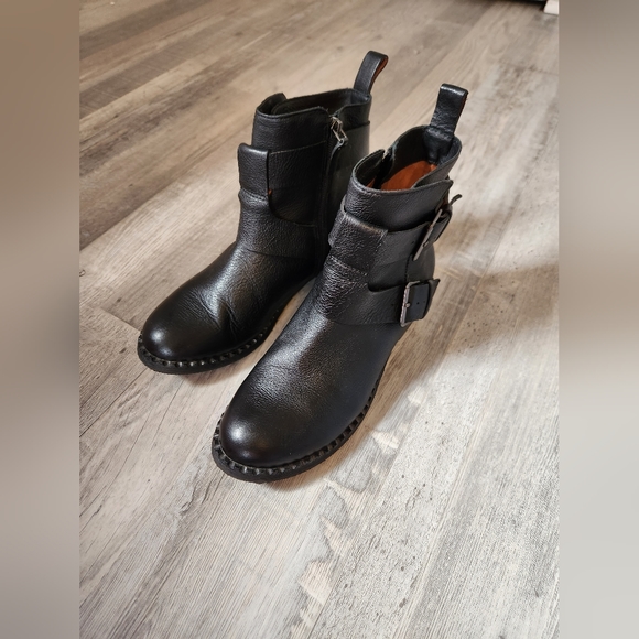 Gentle Souls By Kenneth Cole Best Of Moto Leather Ankle Black Booties Size 6.5 - Picture 2 of 9